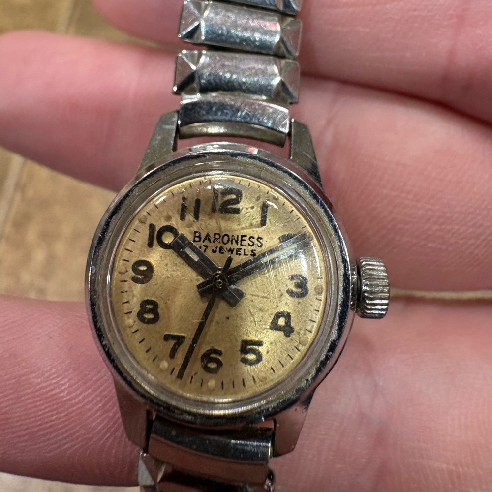 Vintage Baroness 17 Jewels Swiss Made Women’s Mechanical Watch – For Repair